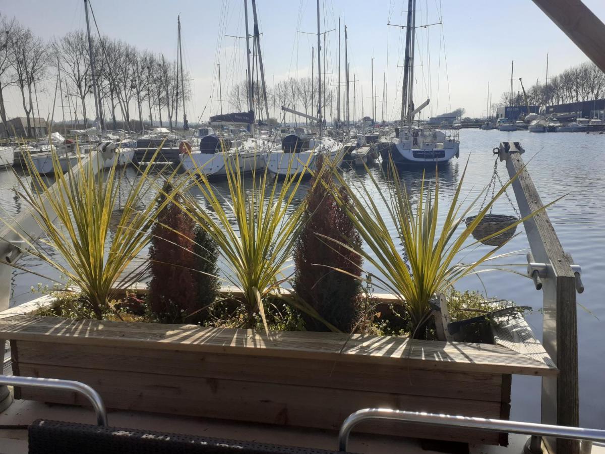 Hotel Magnifique Bateau Maison Ouistreham Zewnętrze zdjęcie